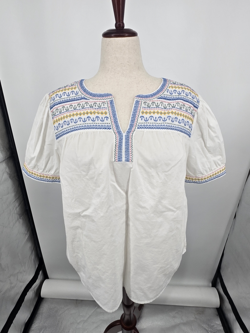 St. John's Bay White Embroidered Split-Neck Blouse XL (7784)